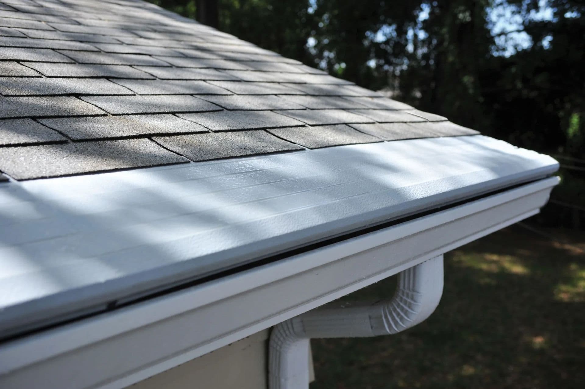A close-up of a house with new gutters with gutter covers installed by Midwest Home Solutions.